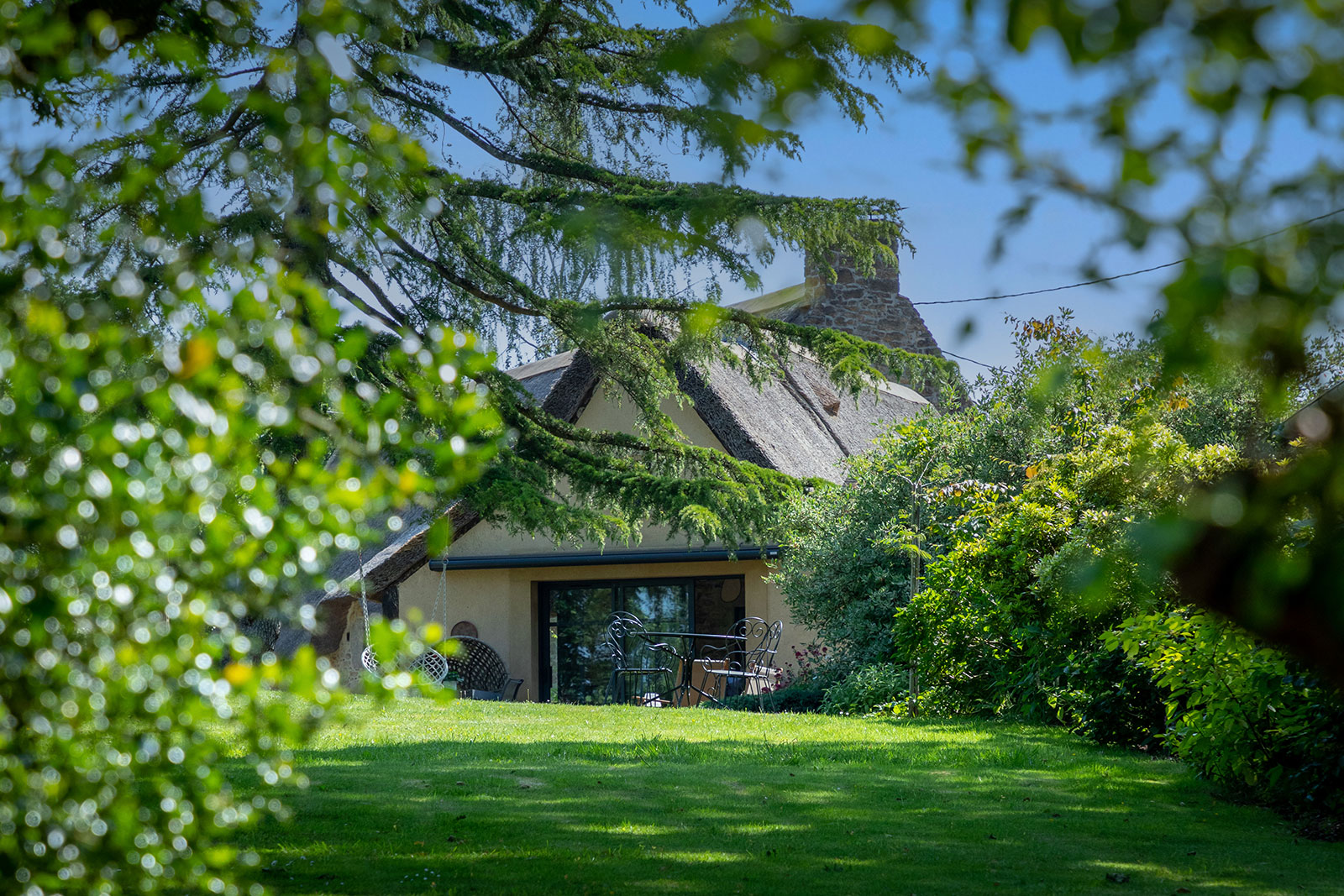 La maison vue du jardin